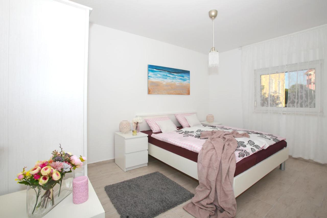 Apartments Melin Malinska Esterno foto