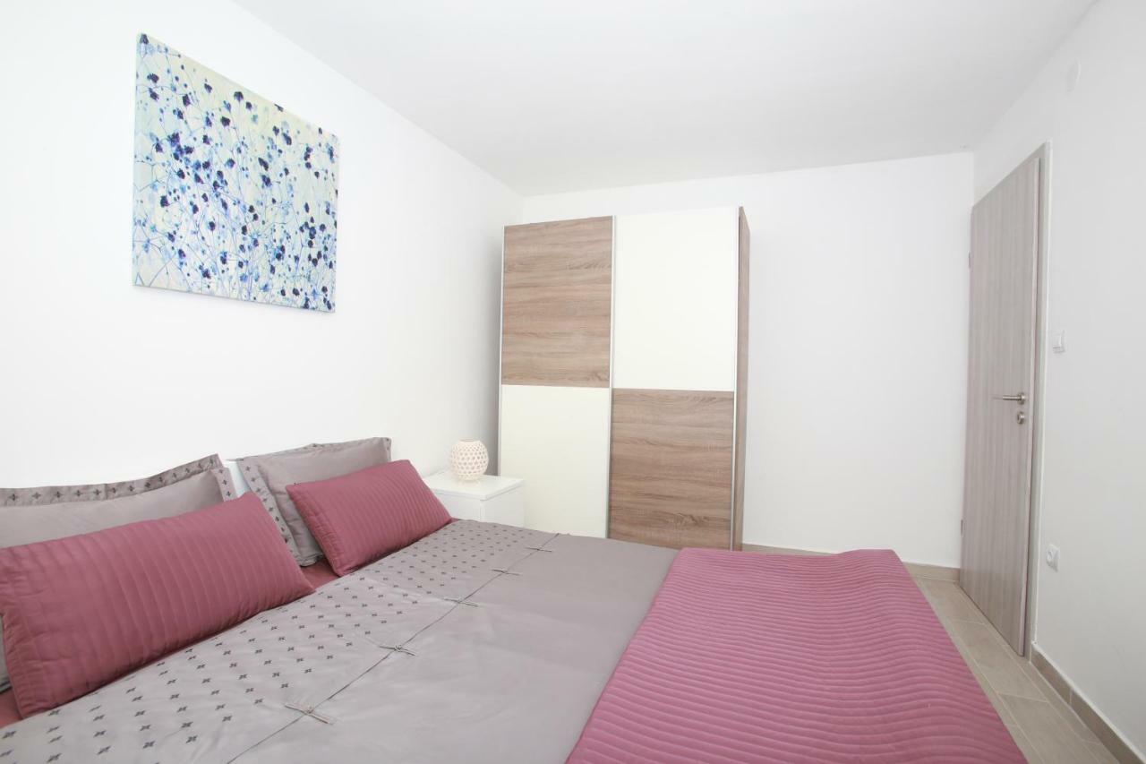 Apartments Melin Malinska Esterno foto