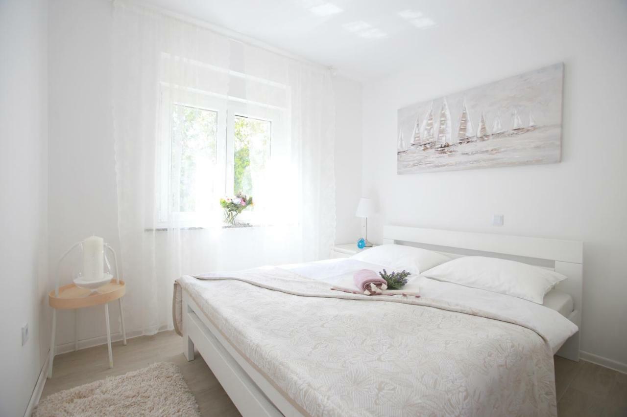 Apartments Melin Malinska Esterno foto